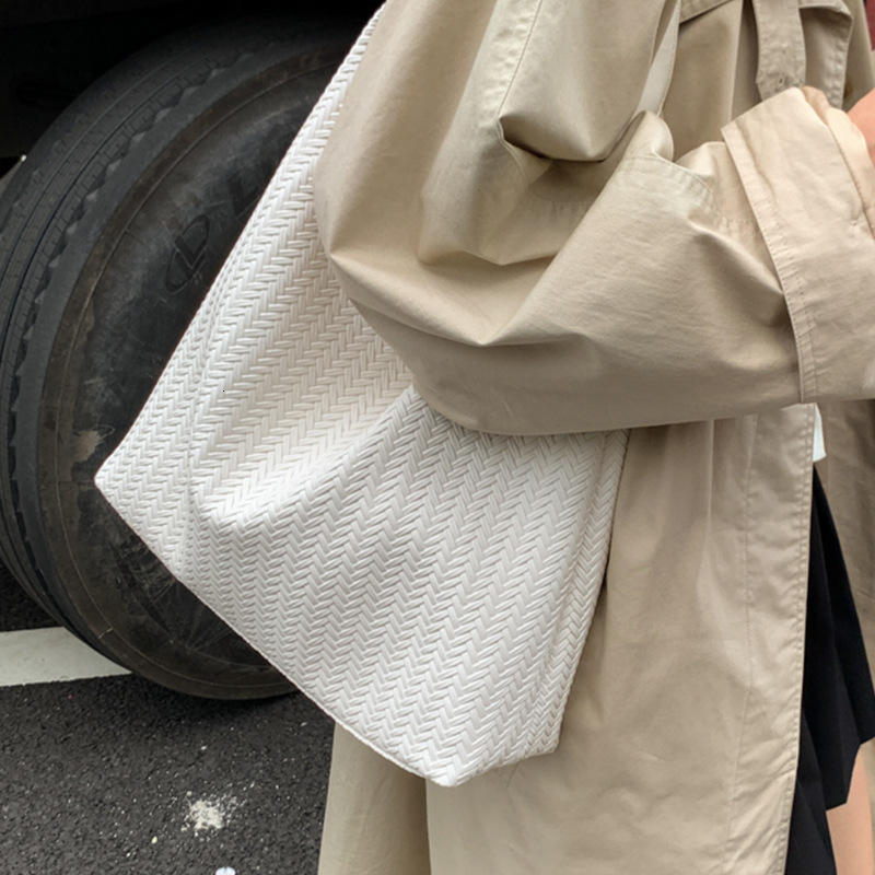 2025 Autumn Korean style niche woven pattern women's handbag fashion casual single shoulder armpit bag women's crossbody bag designer bag wo