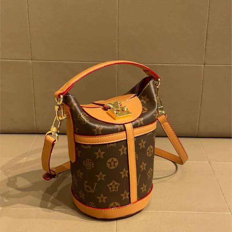 Light Brand Women's Bucket 2024 New High-End Feeling Autumn And Winter Fashion Explosive Handbag Crossbody Bag