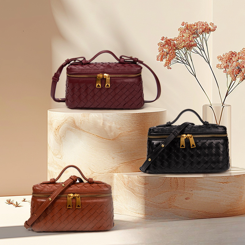 2025 New Women's Designer Handbag High Quality Fashion One Shoulder Handheld Cross Border Lunch Box Bag Outdoor Vacation Bag Wallet Banquet Bag