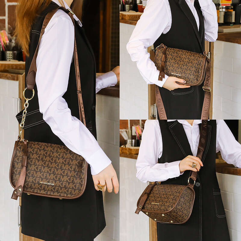 2025 New Fashion Single Crossbody for Women Pillow Casual Wide Designer Shoulder Strap Tote Bags Tassel Bag
