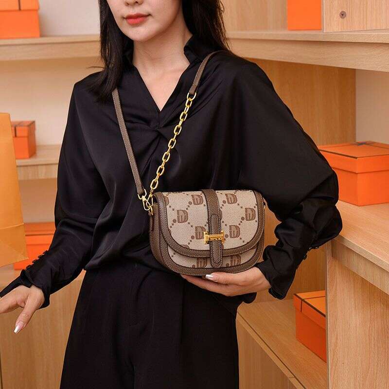 Light High end Feeling 2023 New Fashionable and niche Design Underarm Shoulder Versatile Western style Women's