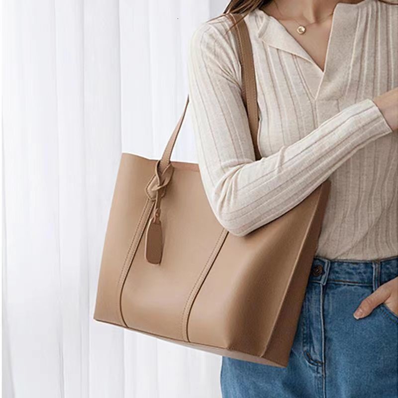 Free shipping designer Women New Fashion Versatile Large Capacity Tote Bag Shoulder Bag Women Crossbody Bag High-end Shopping Bag