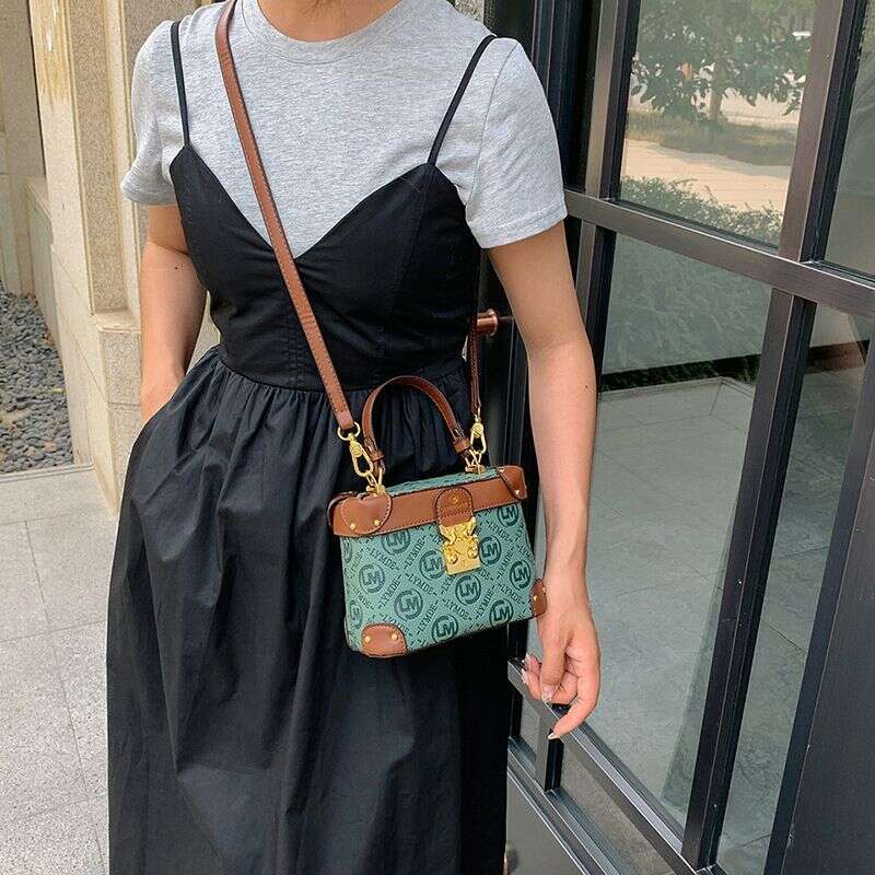 Niche design high-end light lock new versatile fashion box women's shoulder crossbody bag