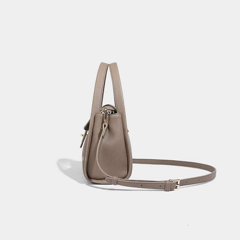 Light Niche Design New Retro Fashion Shoulder Soft Leather Handheld Women S Bag Crossbody Bags