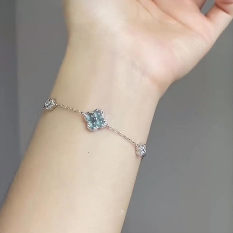 Zircon Flower Petal Pendant Fashion Simple Versatile Elegant Bracelet Light High-End Feel Women's Jewelry