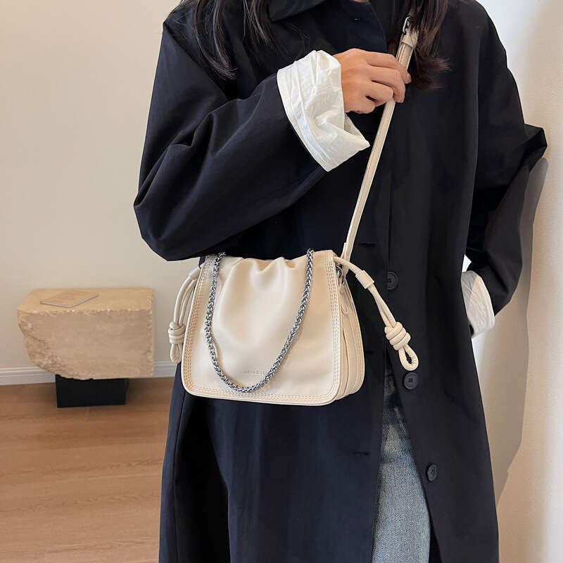 Designer Korean Style Fashion Versatile Chain for Women New Pleated Cloud Small Square 2025 Summer Bags Niche Crossbody Bag