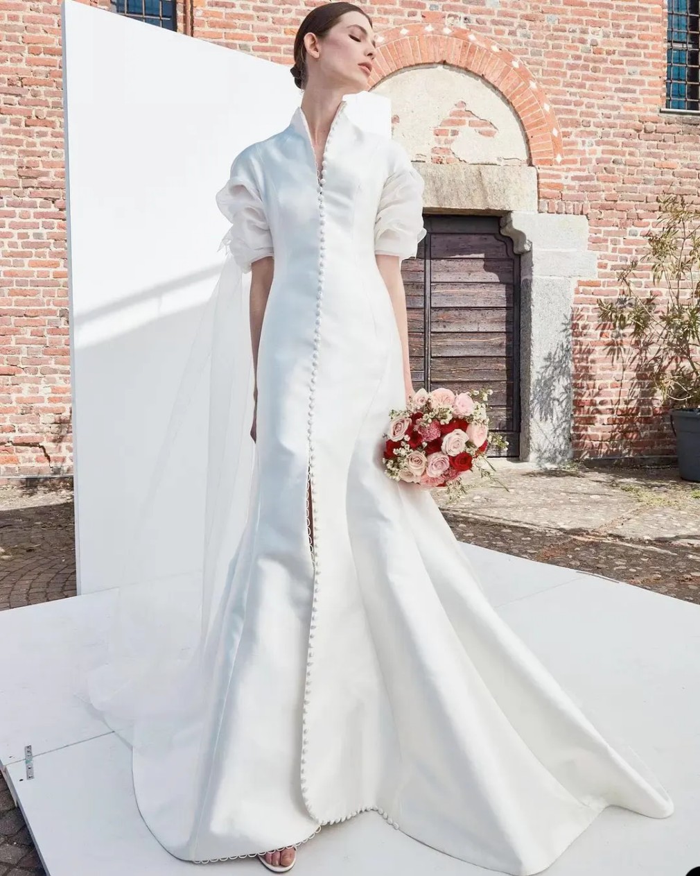 White A-line Wedding Dresses Satin Buttons Beaded Lace Appliques Floor Length Short Sleeves Bridal Train Custom Made High Neck Lace Train Sequins Wedd