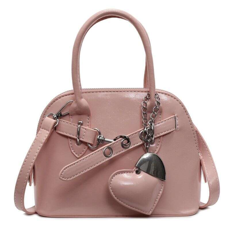 Chic Fashionistas Choice: Sleek Ladies' Shoulder Bag Featuring Stylish Chains & Premium Craftsmanship