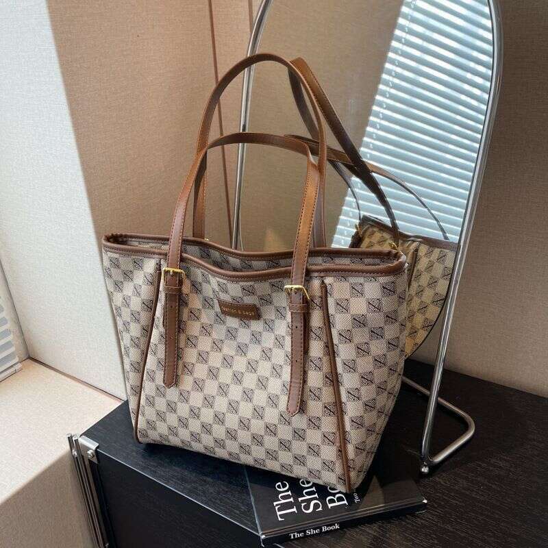 European and American Popular 2024 New Printed Tote Shopping Large Capacity Versatile Retro One Shoulder Crossbody Bag