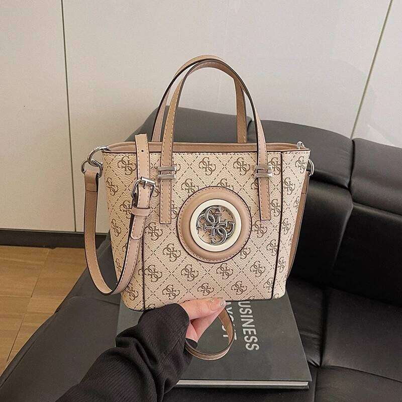 Designer Luxury Fashionable Trendy Shopper Handbag Women Large Capacity For Business With Vintage Paris Design Letter