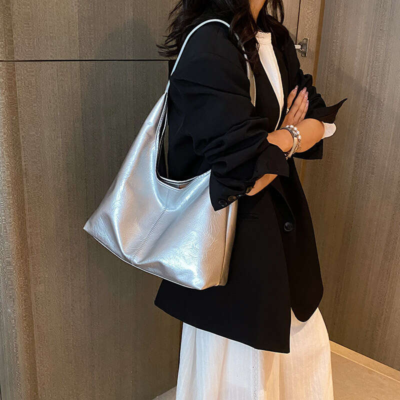 Casual Soft Large Capacity for Women 2025 New Trendy Versatile Shoulder Fashionable Handheld Bucket Bag