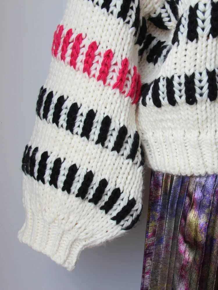 Women lti Color Striped Thick Casual Round-neck Sweater 2024 Winter Niche Design Chunky Jumper Knit Top XJ250819