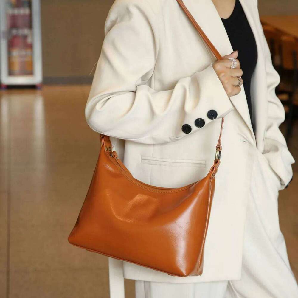 Layer Cowhide Single Shoulder Crossbody Simple Women S Zipper Dumpling Shell Designer Bag