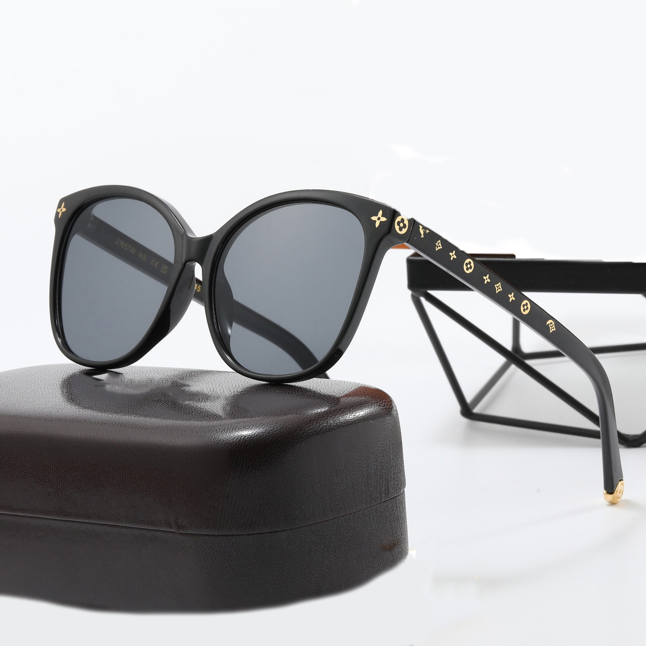 Luxury Designer Sunglasses Full Frame Luxury Sunglasses Personalized Fashion Retro Glasses Street Wear Sunshade Outdoor UV Protection