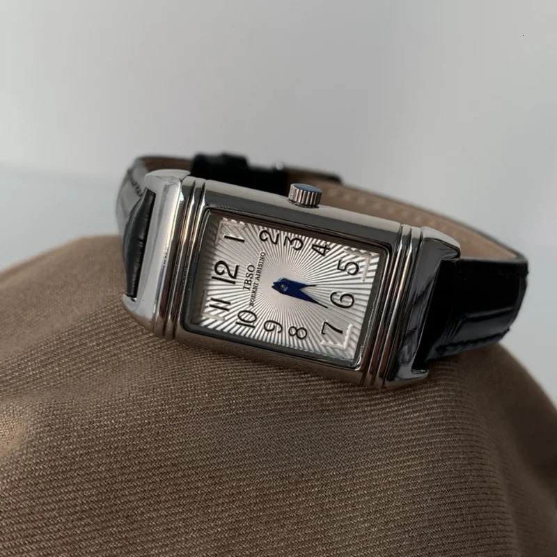 Quartz Watch for Woman with a Diameter of 36mm Thickness of 10mm Leather Strap Reversible Case Body Waterproof to 30 Meters 250819