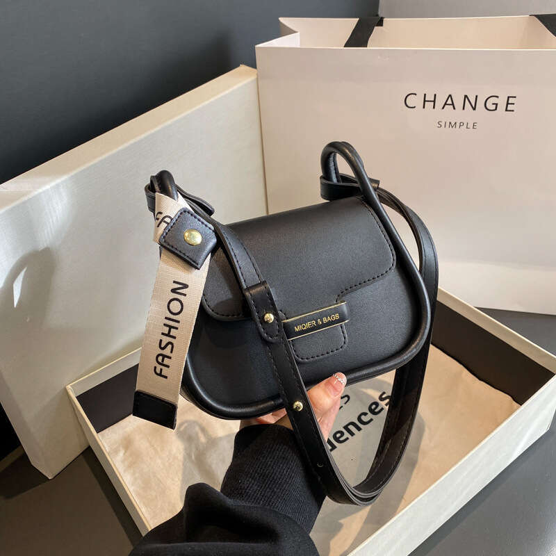 This year's bags for women 2023 new high-end single shoulder crossbody popular women's small square bag wholesale