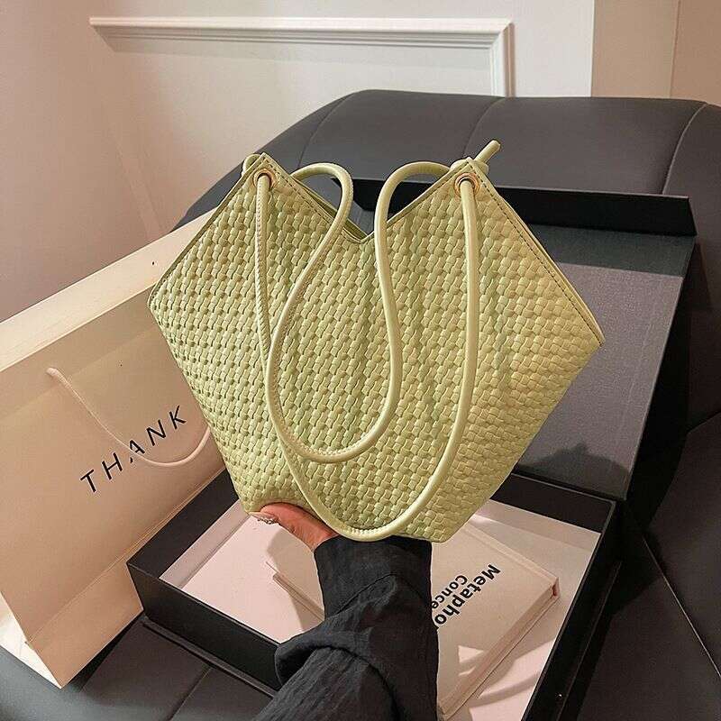 Leisure lare capacity for women 2024 new versatile niche desin, one shoulder hih-end feelin, class commutin tote OLOEY