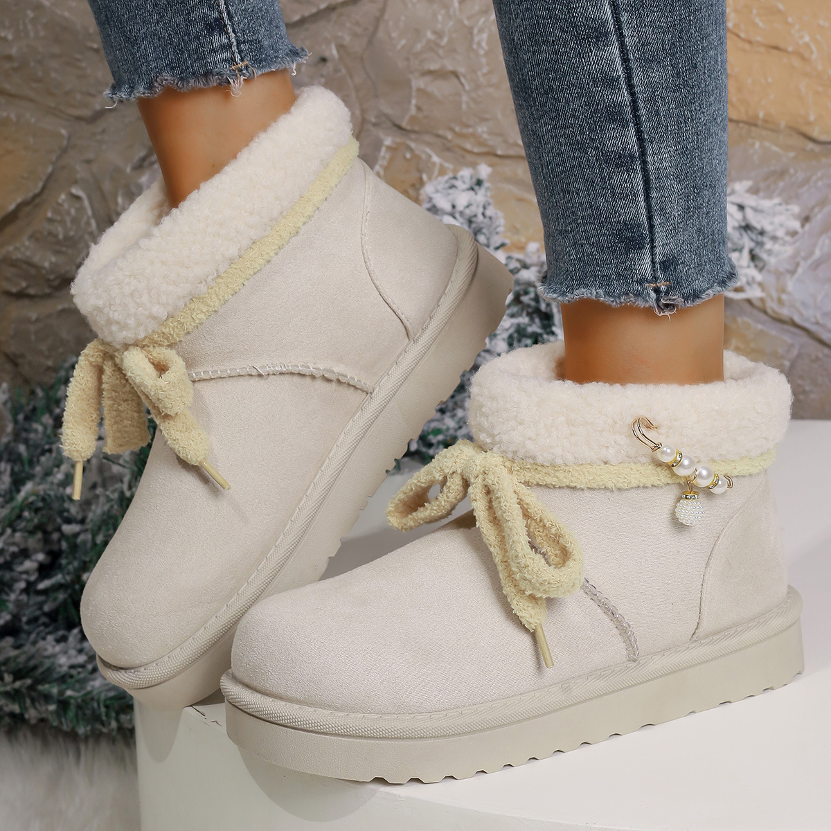 new Free delivery designer woman cotton boots Comfortable snow boots with short sleeves and plush outdoor winter boots