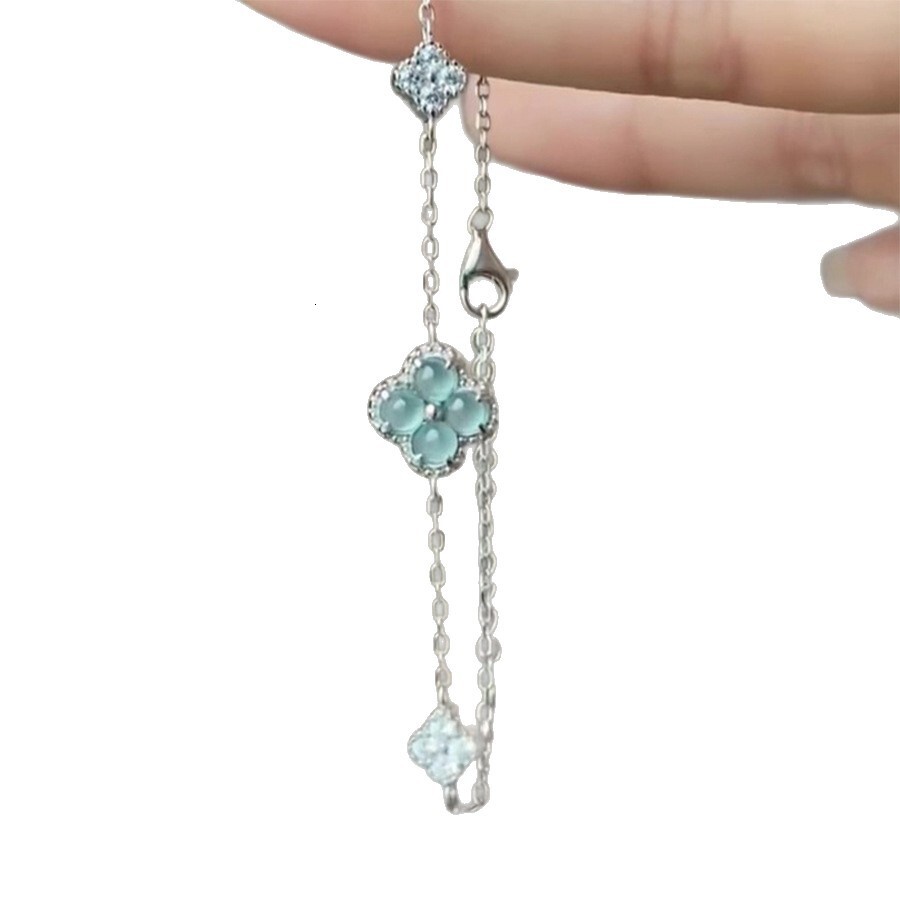 Zircon Flower Petal Pendant Fashion Simple Versatile Elegant Bracelet Light High-End Feel Women's Jewelry
