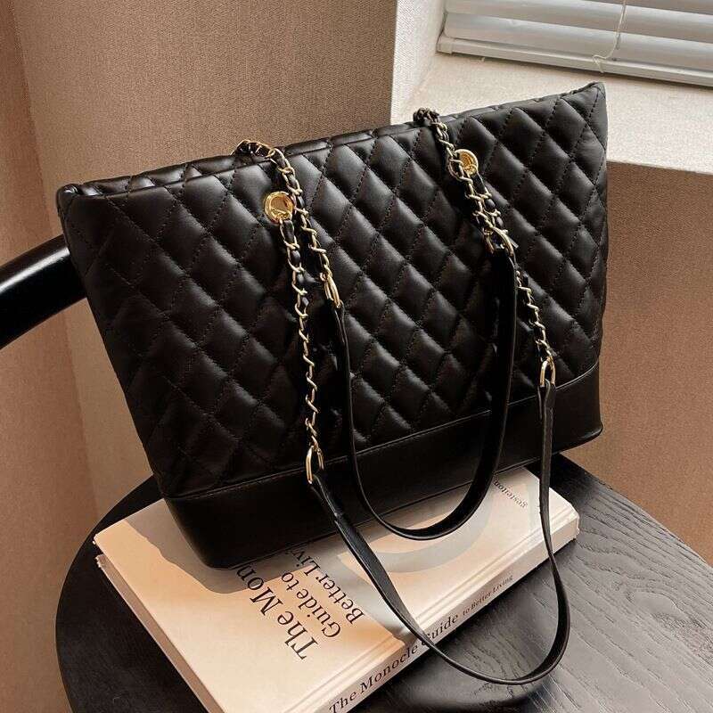 Textured Women's Large Capacity 2023 New Fashion Niche Lingge Chain Simple One Shoulder Crossbody Bag
