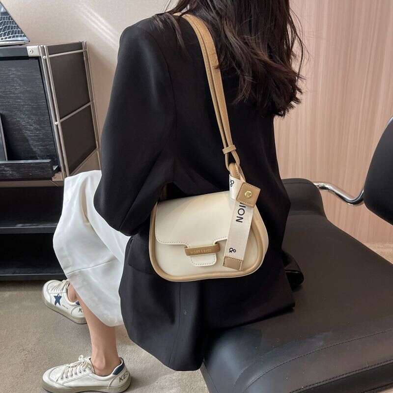 This year's bags for women 2023 new high-end single shoulder crossbody popular women's small square bag wholesale
