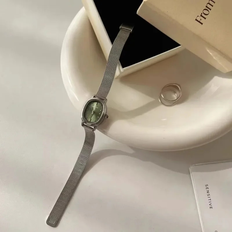 Small Oval Dial Green Watch Simple Stainless Steel Ladies Wristwatches Women Gift Quartz Watch Drop 250819