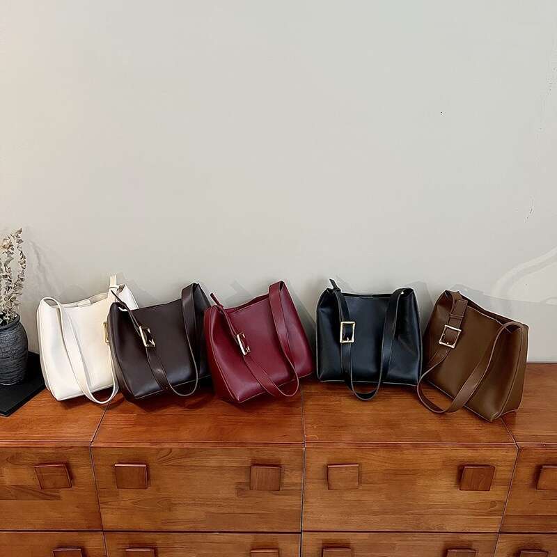 Bags Fashion Versatile Large Capacity Simple Underarm Designer for Women 2025 Summer New Light Luxury Crossbody Bag Trendy