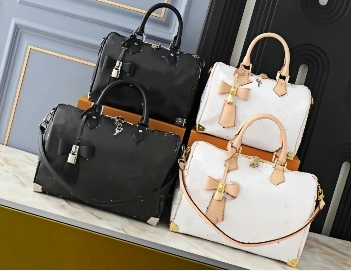 Leathers designer bags Soft P9 Pillow Bag Tote Bag handbag Luxury Crossbody Fashion Handle Handbags Shoulder Bag Women Men Pillow messenger bag White