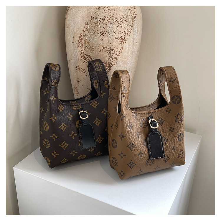 Designer's new fashionable classic printed women's shoulder crossbody hand-held vegetable basket bag coffee brown free shipping