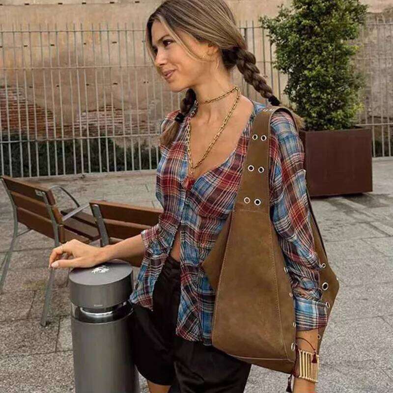 Fashionable Studded Purses Hobo Bag Punk Women Small Shoulder Purse Vegan Leather Designer Handbags Streetwear