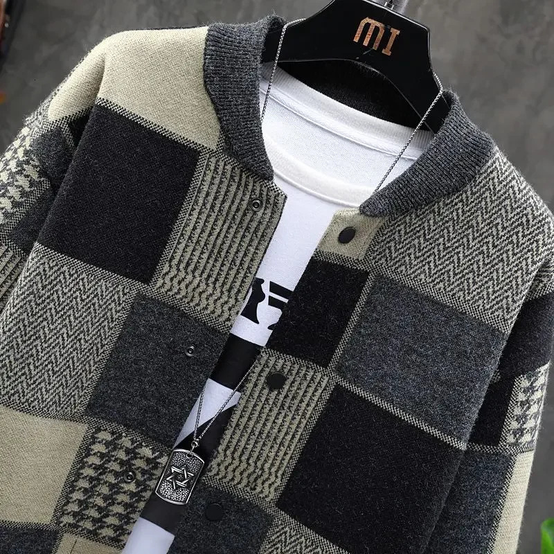 England Style Single Breasted Plaid Pattern Cardigan for Men Fall Winter Casual Loose Fit Baseball Collar Sweater Jacket 250819