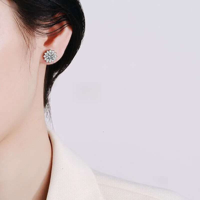 Live Iced Out VVS Suower Studs 50 ct D Color Moissanite Stud Earrings for Women