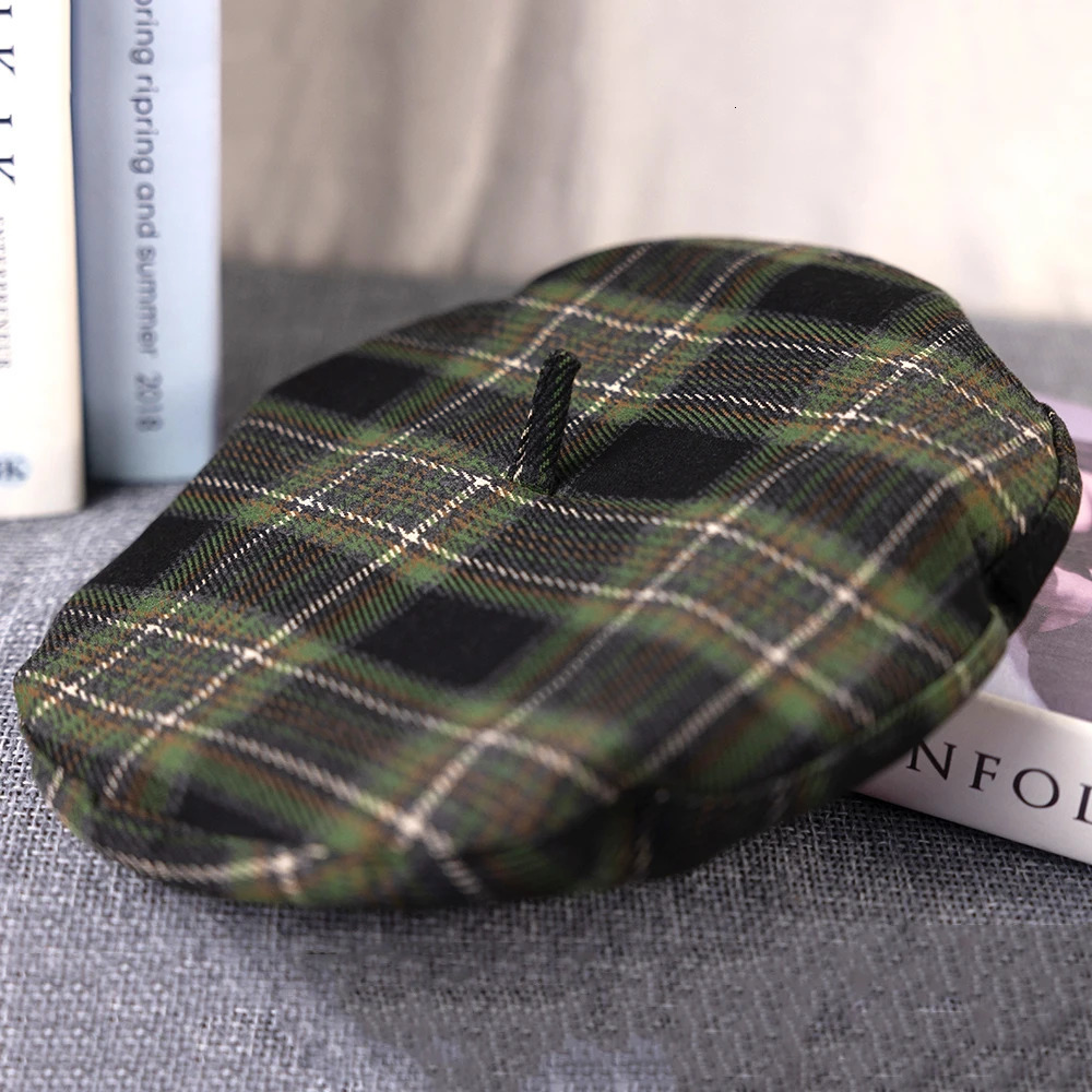 2025 berets Fashion Beret Wool Plaid Green Casual Beanie Retro Literary Forward Cap Cap Driver Women Hat FDM01 250819