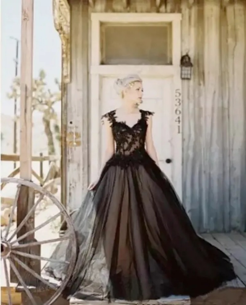 Vintage A-line Wedding Dresses 2024 New Arrival Black Tulle Lace Applique Cheap Gothic Beaded Backless Long Bridal Gowns Custom Sweep Train