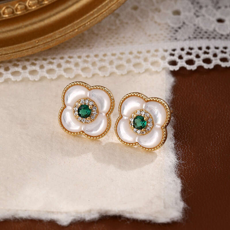 Luxury jewelry designer necklace Clover necklace Simple Lucky Clover Zircon Earrings New Chinese Natural Fritillaria S925 Silver Needle Luxury Flower 