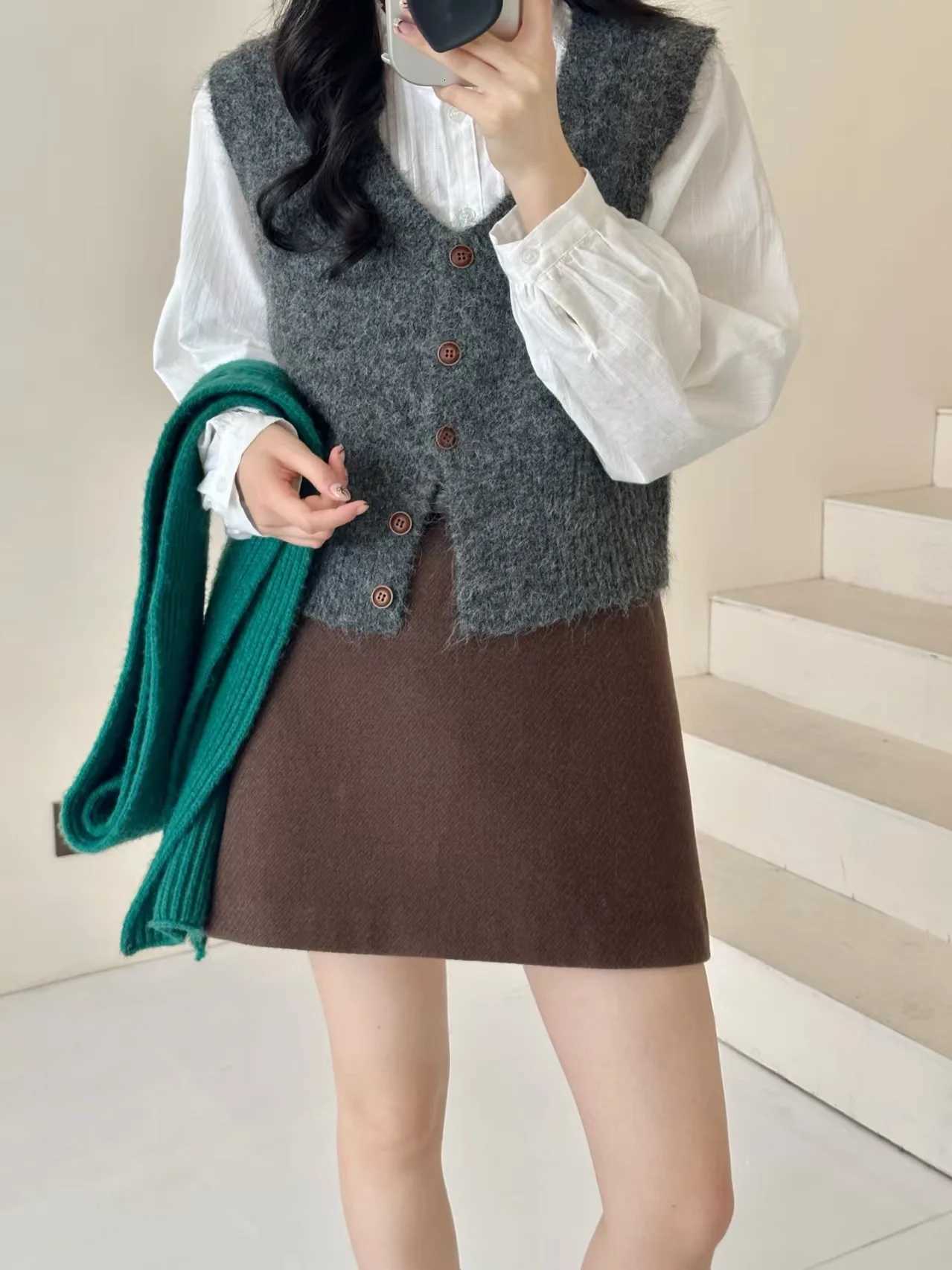 Sweater Vest Women Single Button Knitted Sweaters Korean Style Fashion V Neck Cashmere Sweater Autumn 2025 Outerwear Tops Women XJ250819