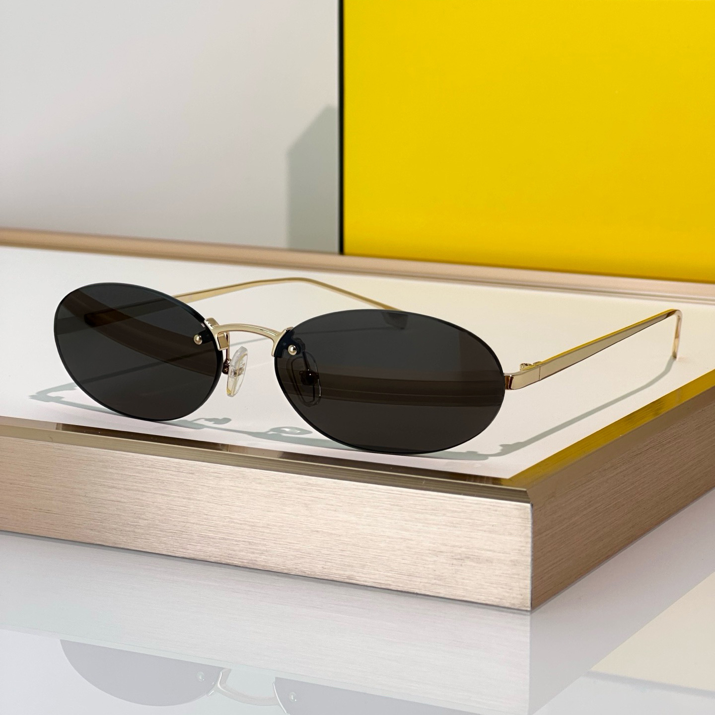 Sunglasses For Men Women Summer 4075 Popular Designer Stylish Outdoor Catwalk Leisure Style Anti-Ultraviolet UV400 Plate Oval Frameless Glasses Random Box 40046