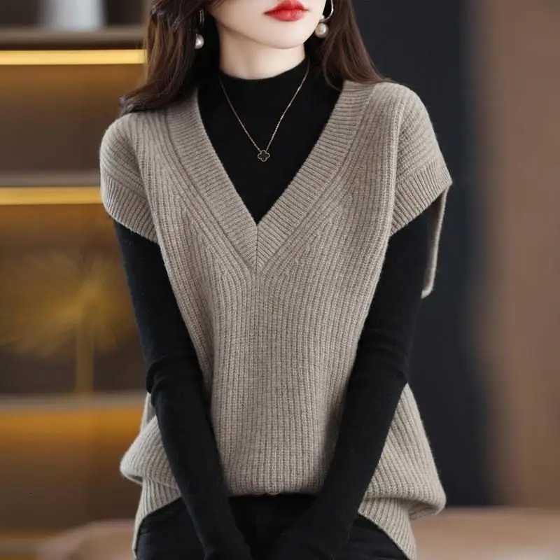 Autumn and Winter Knitted Vest Women V-neck Solid Bat Shirt Loose Versatile Sleeveless Knitted Sweater Pullover Fe Top XJ250819