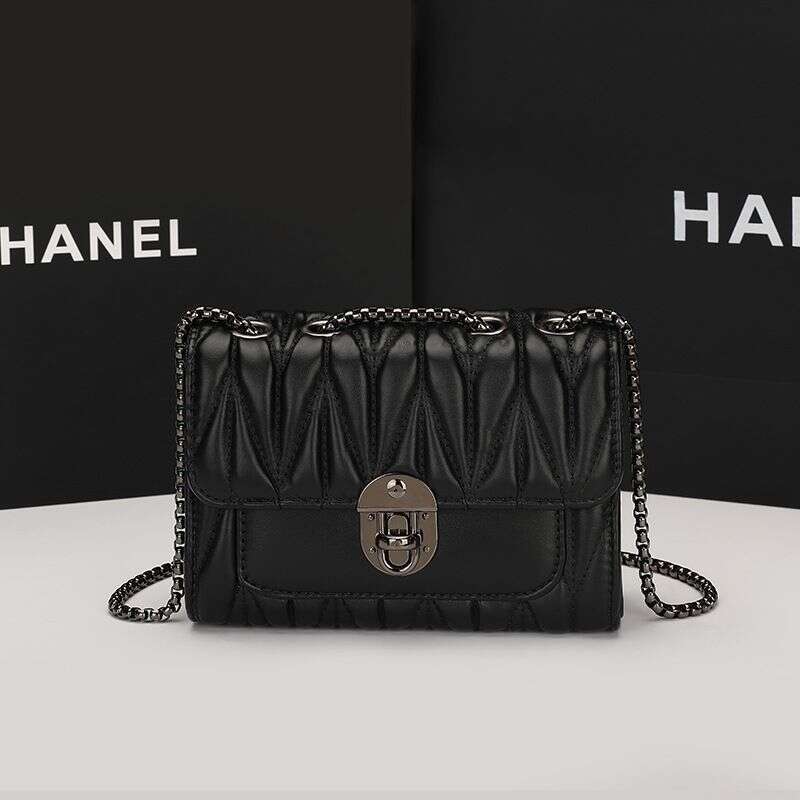 Women's 2023 new trend all-match niche design texture high-end French Messenger shoulder fashion small bag