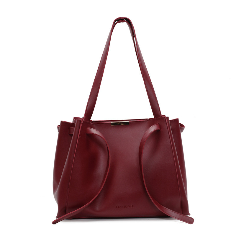 Free shipping designer 2025 New Commuter Bag Handbag Large Capacity Trendy Retro Niche Shoulder Bag Tote Bag