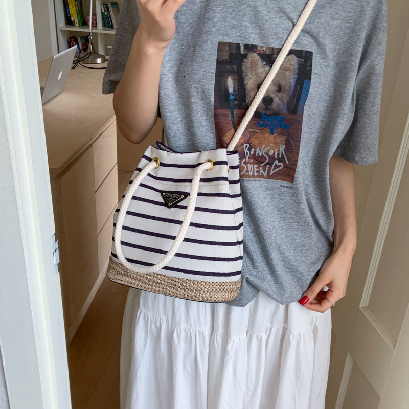 Free shipping designer Korean Style Striped Bucket Bag Women Bag 2025 New Summer Fashion Casual Shoulder Bag Commuter Bag Crossbody Bag