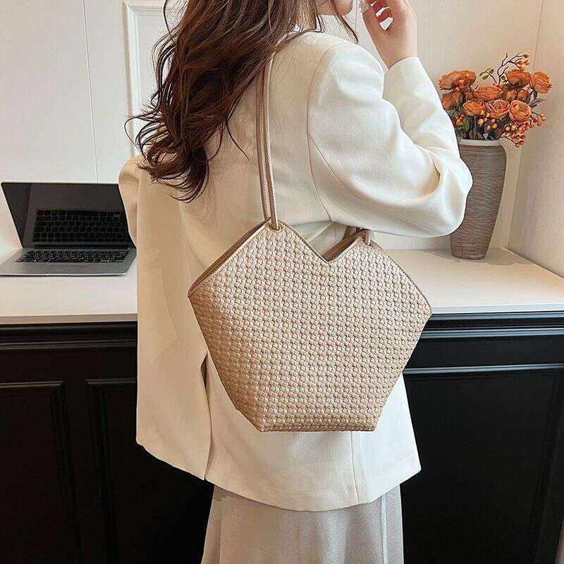 Leisure lare capacity for women 2024 new versatile niche desin, one shoulder hih-end feelin, class commutin tote OLOEY