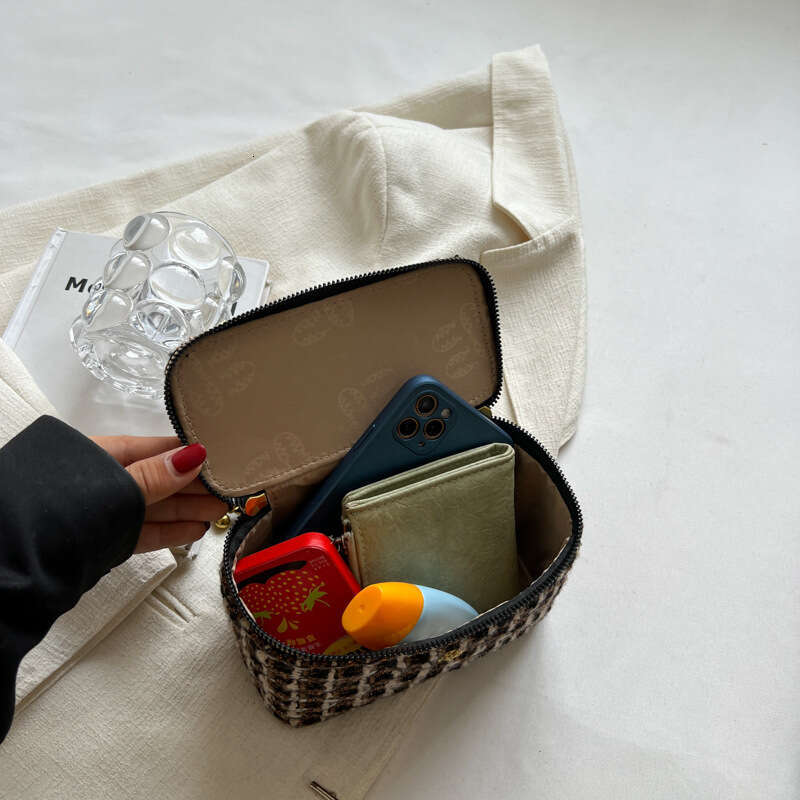 Designer Women New Korean Version Light Luxury Small Chanel Style Crossbody 2025 Early Bags Spring Woolen Chain Commuter Shoulder Box Bag