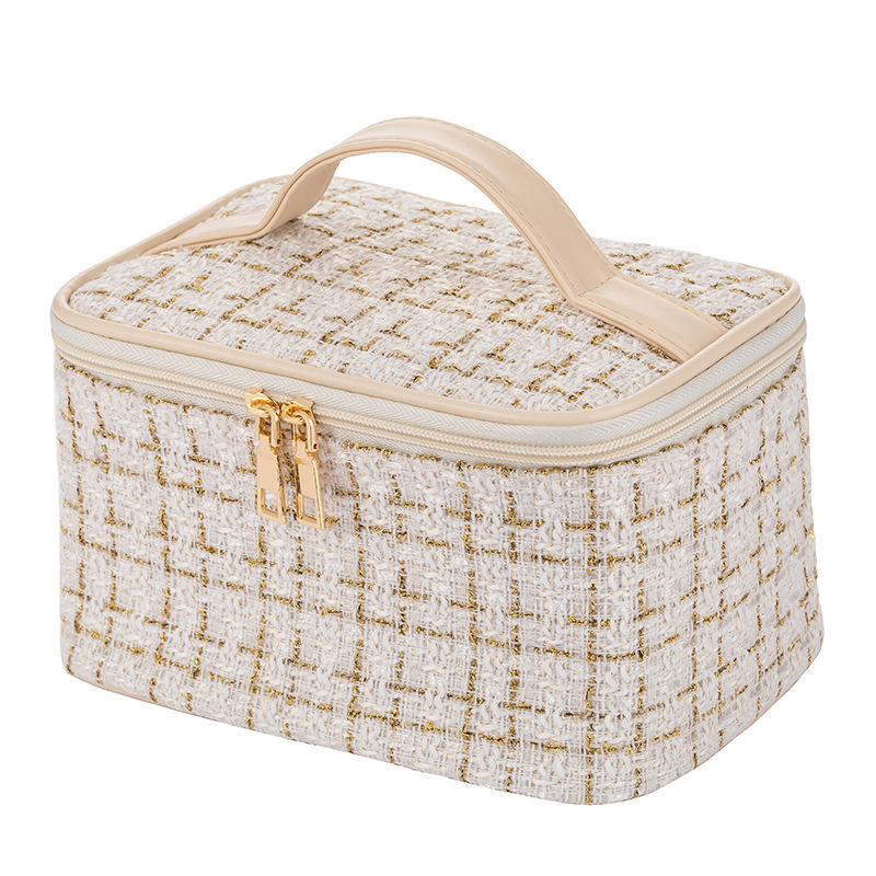 Free Shipping Designer Fashion Women's Makeup Bag New Woolen Small Fragrance Style Large Capacity Handbag Ins Casual Portable Toiletry Storage Ba