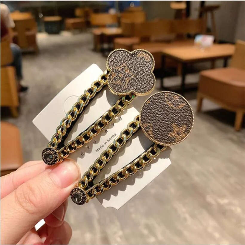 Heart Shaped Four Leaf Clover Shaped Fashion Hairpin Fashion Heart Leather Printed Metal Chain Clip Retro Style Side Bb Clip Hair Accessory C