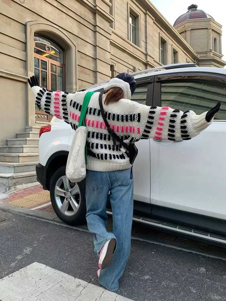 Women lti Color Striped Thick Casual Round-neck Sweater 2024 Winter Niche Design Chunky Jumper Knit Top XJ250819