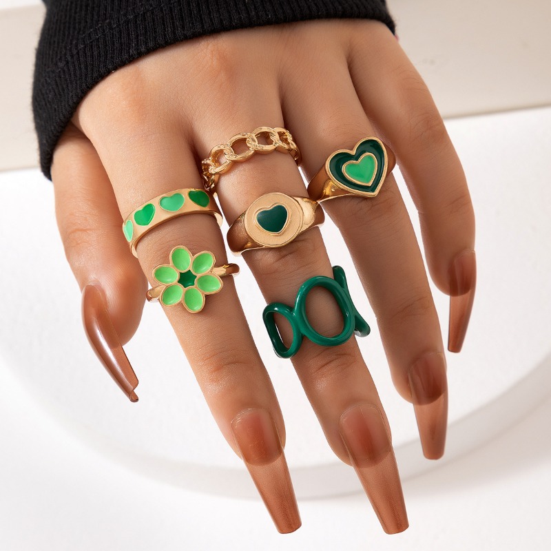 Sophisticated Geometric Flower Patterned Gold Wedding Band Set for Couples