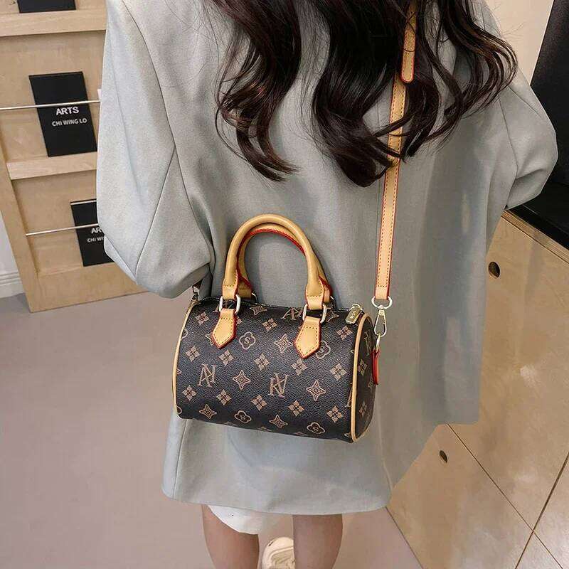 Fashionable Leather Tote With Letter - Vintage Crossbody Purse For Women, Trendy Paris Designer Shopper Bag Large