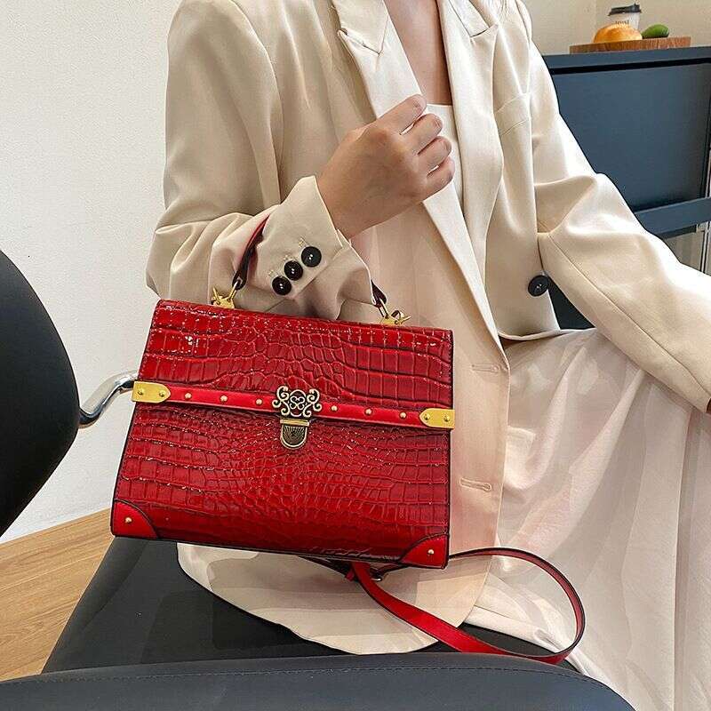 Selected New Crocodile Pattern Handheld Women's Shoulder Personalized Classic Versatile Fashion Crossbody Bag