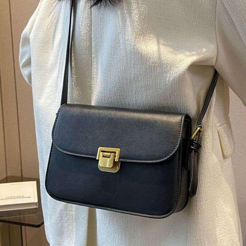 High-end Women's 2023 New Spring Fashion Simple Retro Shoulder Bag All-match explosive crossbody small square bag